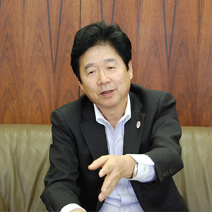 落合寛司理事長