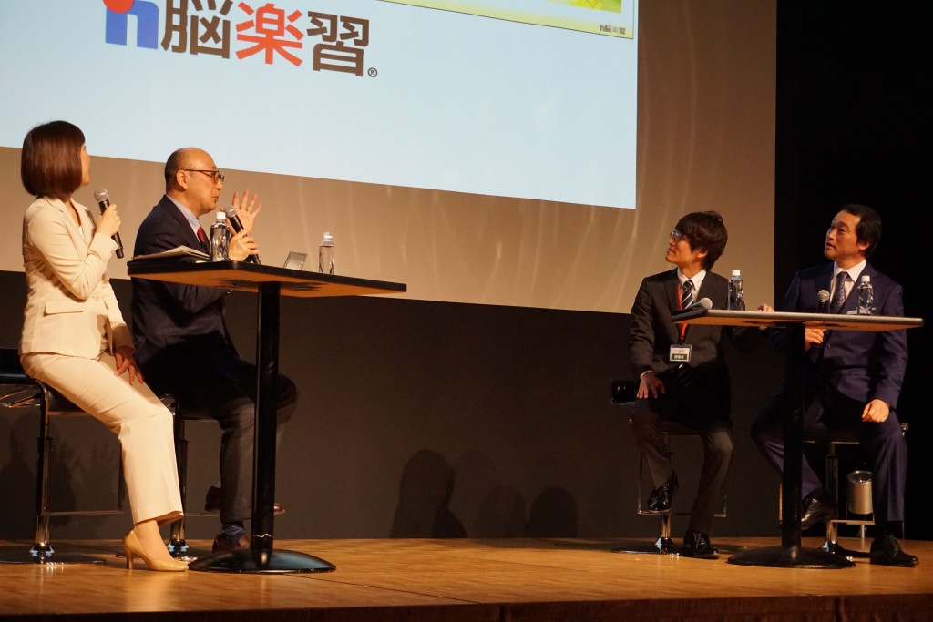 写真右から、 ミカタ 社長 渡辺賢二氏、 えがお保育園 園長 島村和宏氏、 ITコーディネータ 鬼澤健八氏